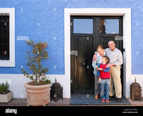 Grandparents and grandson 6 8 standing at front door hi-res stock photography and images - Alamy