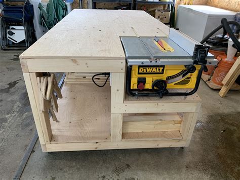 DIY Workbench with Built-in Table Saw