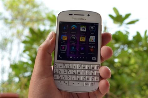 BlackBerry Q10 Review: the Return of the QWERTY - TechPP