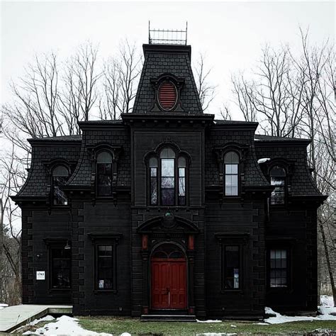 Ummm yes please! | Gothic house, Victorian homes, Gothic homes