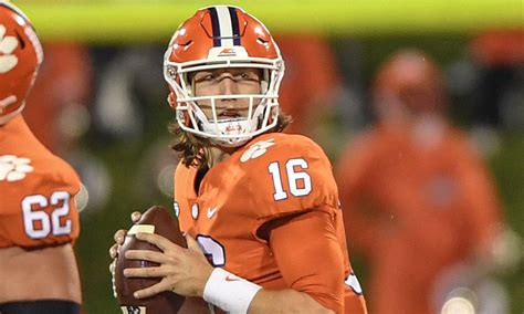 Clemson’s Trevor Lawrence throws 5 touchdowns in the first half