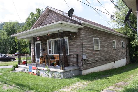 282 Main St, Hinton, WV 25951 | Trulia