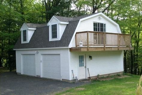 Barn garage with apartment above | Gambrel barn, Barn loft apartment, Barn loft