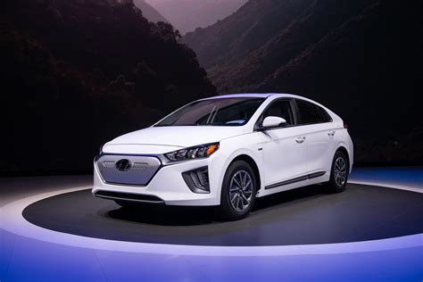 2020 Hyundai Ioniq Electric: 170-mile EV inherits good stuff from Kona ...