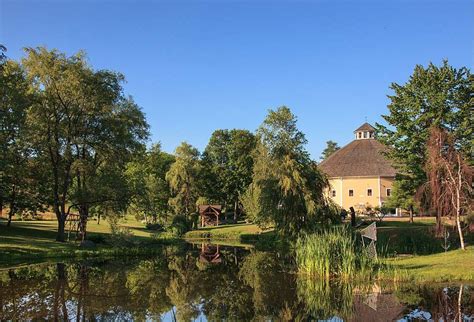 Inn At Round Barn Farm in Waitsfield, Vermont - Inn Deals