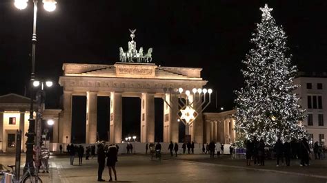 Brandenburg gate in Berlin Germany at Christmas night - YouTube