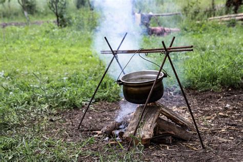 How to Boil Water While Camping? | Quick Guide - Beezzly