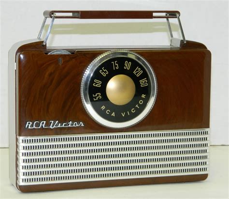 BEAUTIFUL VINTAGE 1950 RCA PORTABLE TUBE RADIO MODEL B-411 | Antique radio, Retro radios, Old radios