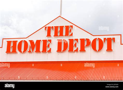 Home depot logo hi-res stock photography and images - Alamy