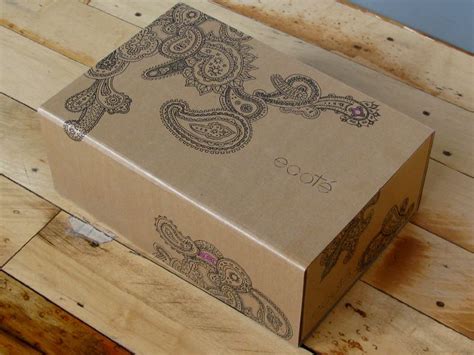 Ecote Shoe Box | Grayhood Graphic Design