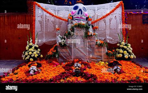 Day of the Dead Altar Stock Photo - Alamy