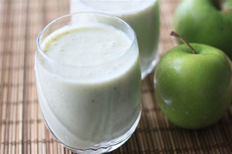 Green Apple Smoothie - Healthy Breakfast Recipe - The Indian Claypot