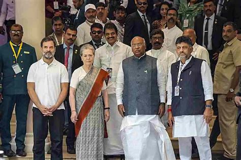 Congress | Top Congress leaders discuss issues to be raised in Parliament at key strategy meet ...