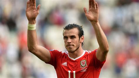 Gareth Bale addresses rumours of move to Wrexham as he views posh ...