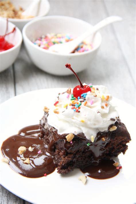 Slow Cooker Hot fudge Sundae cake