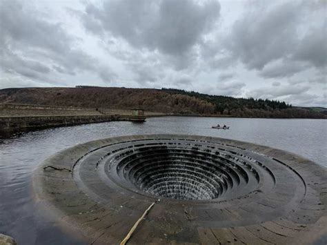 Ladybower Reservoir Dam Routes for Walking and Hiking | Komoot