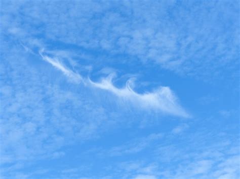 Wave clouds (Kelvin Helmholtz clouds) | East of the Equator | M&M