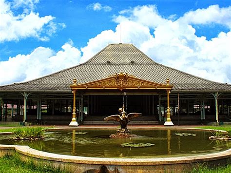 Solo Vintage Tour with Sukuh and Cetho Temple from Yogyakarta - Wandernesia