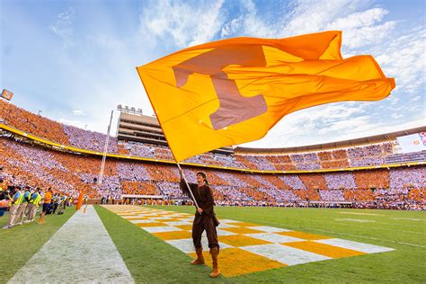 UT Welcomes Fans for the Homecoming Game - News