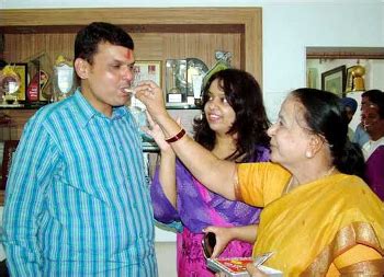 Devendra Fadnavis Family, Parents, Wife, Daughter, Bio, Facts, Political Journey