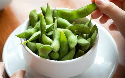 Edamame: Nutritional content, health benefits, and diet tips