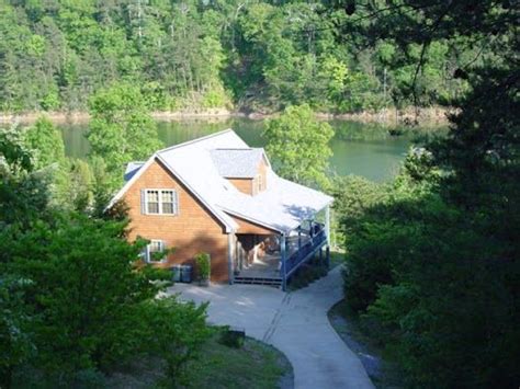 Knasgowa Lakefront Cabin Rental. Located Lakefront on Douglas Lake in ...