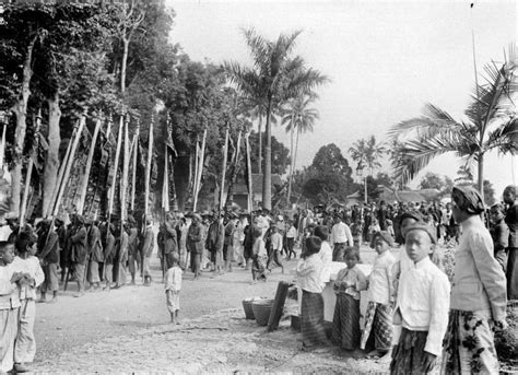 Chinese bruiloftsstoet te Salatiga, Midden-Java. 1918 Dutch East Indies, Asian History ...