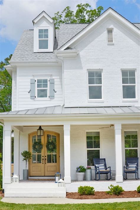 Painting Your Home's Exterior With White Paint – HOMYRACKS