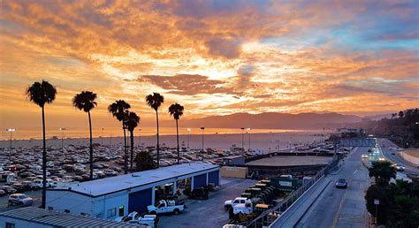 Watching the sunset at the Santa Monica Pier - Sightseeing Scientist