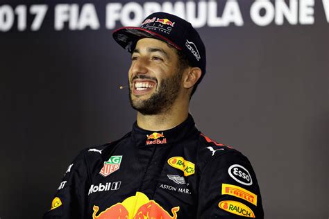 Egy kis sport: Daniel Ricciardo a metalt kamázza' - RockStation