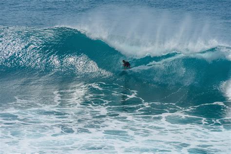 A Complete Guide to Surfing Maui in Hawaii | Best Surf Destinations