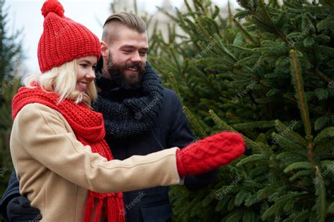 Free Photo | Couple chooses the perfect christmas tree