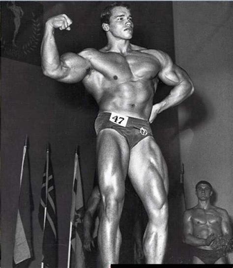 Arnold flexing | Arnold schwarzenegger, Arnold schwarzenegger ...