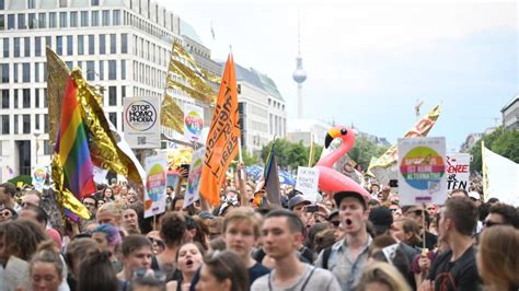 Berlin: Tausende gehen gegen AfD-Demonstration auf die Straße | Augsburger Allgemeine