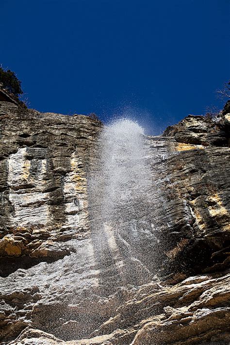 Hemmed In Hollow Falls - Lost In The Ozarks