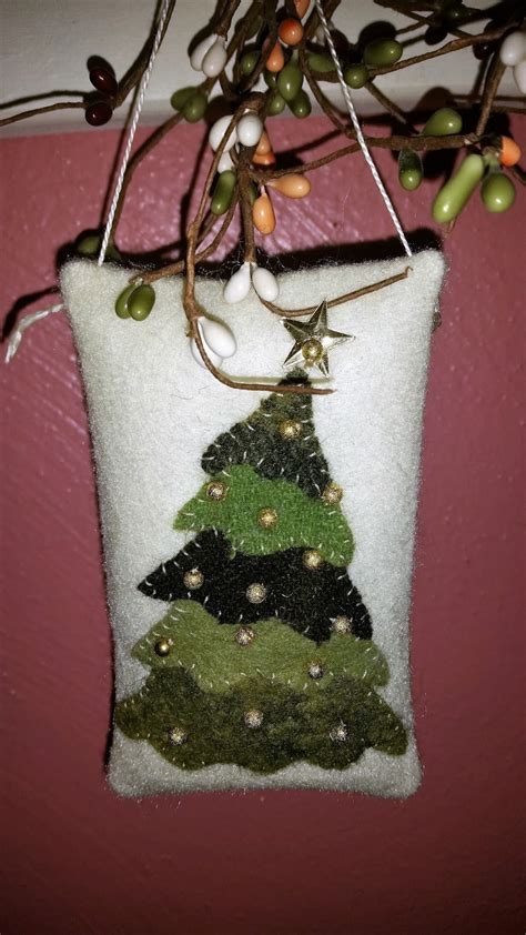 KKL Primitives Selling Blog: WOOL FELT APPLIQUE CHRISTMAS TREE PILLOW ORNAMENT