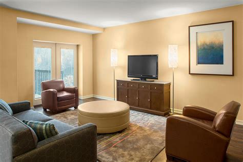 Sheraton Suites Akron Cuyahoga Falls hotel amenities | Hotel room ...