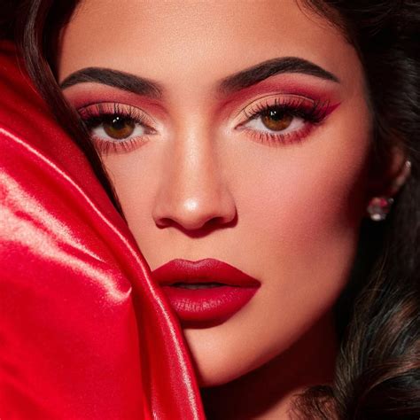 KYLIE JENNER for Kylie Cosmetics Holiday 2019 Collection – HawtCelebs