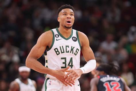 NBA Insider Reveals Giannis Antetokounmpo Injury Update