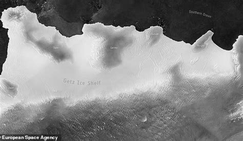 Antarctica's Ice Shelves Have Unleashed 7.5 Trillion Tonnes