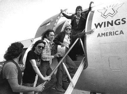 Wings over America tour George Harrison, Wings Over America, Linda ...