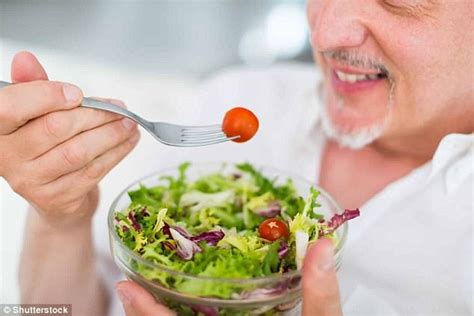 Eating salad every day may keep your brain years younger | Daily Mail ...