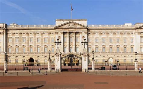 The Queen is hiring a planner to help refurbish Buckingham Palace in £369 million overhaul ...