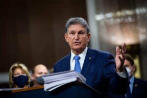 Joe Manchin Bio, Age, Height, Republican ,Wiki, Daughter, Family, Wife ...