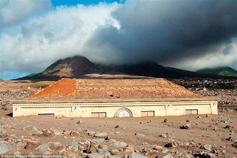 Haunting images capture fascinating lost worlds around the globe | Abandoned places, Abandoned ...