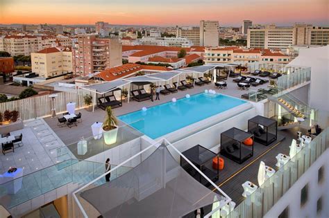 Hotels in Lisbon with rooftop pools: pools with a view