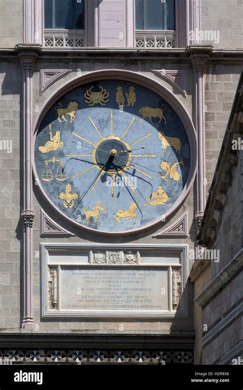 The astronomical clock on the bell tower of Messina Cathedral on the island of Sicily Stock ...