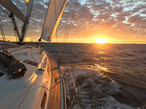 Romantic sunset cruise on luxury catamaran yacht from Nungwi, Kendwa or Mkokotoni | OutdoorTrip