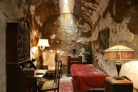 Al Capone's prison cell at Eastern State Penitentiary, PA : pics