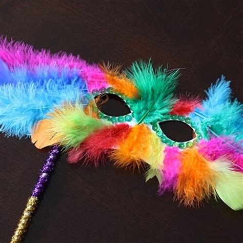 Paper Plate Feather Mask - Crafts by Amanda